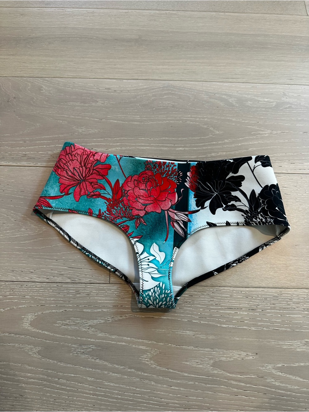 Clover Canyon floral bikini swim bottoms sz medium
